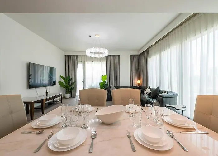 3 Bedroom Luxury Living Downtown Views Burj Khalifa Views