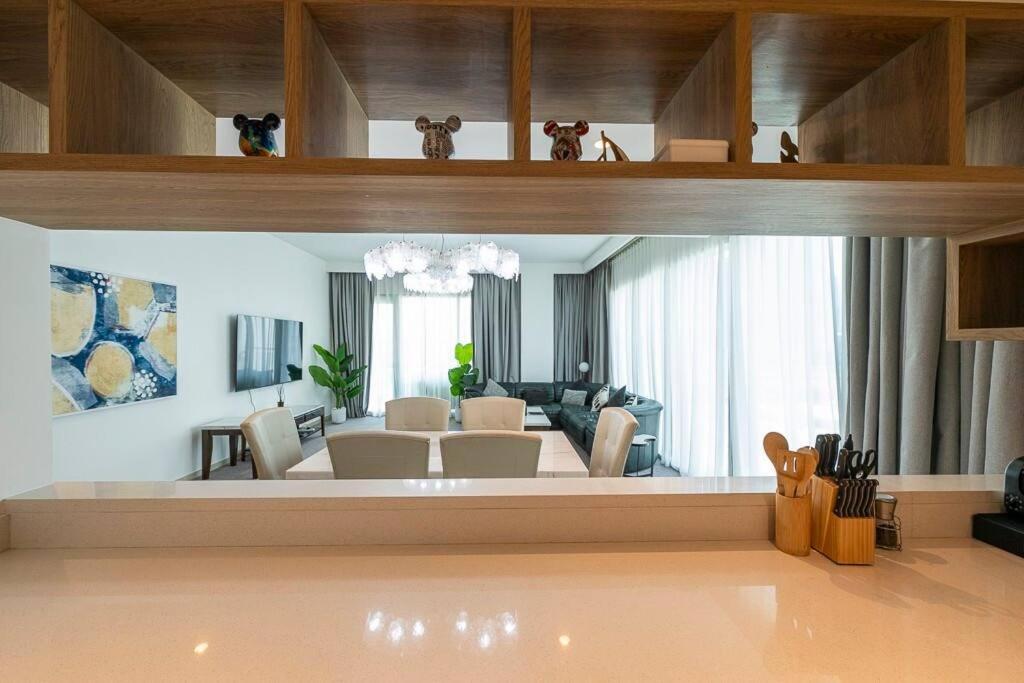 3 Bedroom Luxury Living Downtown Views Burj Khalifa Views *