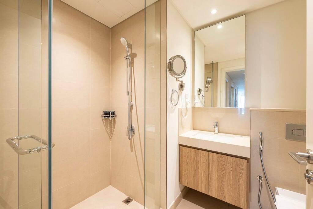 3 Bedroom Luxury Living Downtown Views Burj Khalifa Views