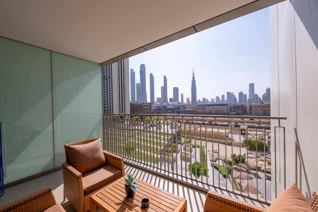 3 Bedroom Luxury Living Downtown Views Burj Khalifa Views Apartment *