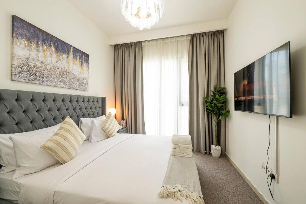 Apartment 3 Bedroom Luxury Living Downtown Views Burj Khalifa Views