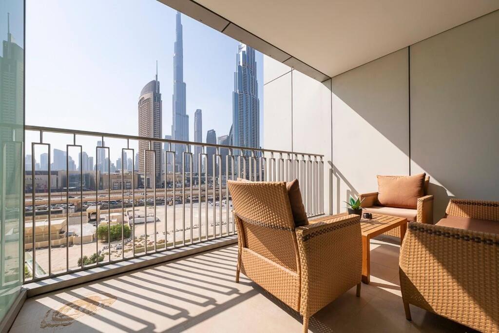 3 Bedroom Luxury Living Downtown Views Burj Khalifa Views Apartment