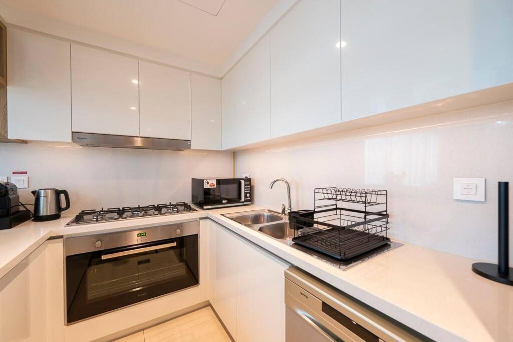 3 Bedroom Luxury Living Downtown Views Burj Khalifa Views *