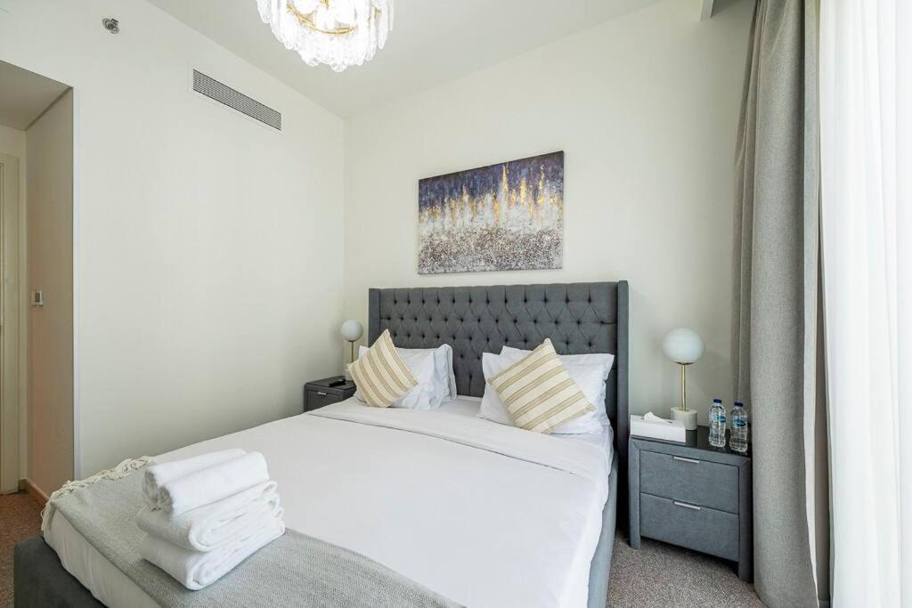 Apartment 3 Bedroom Luxury Living Downtown Views Burj Khalifa Views