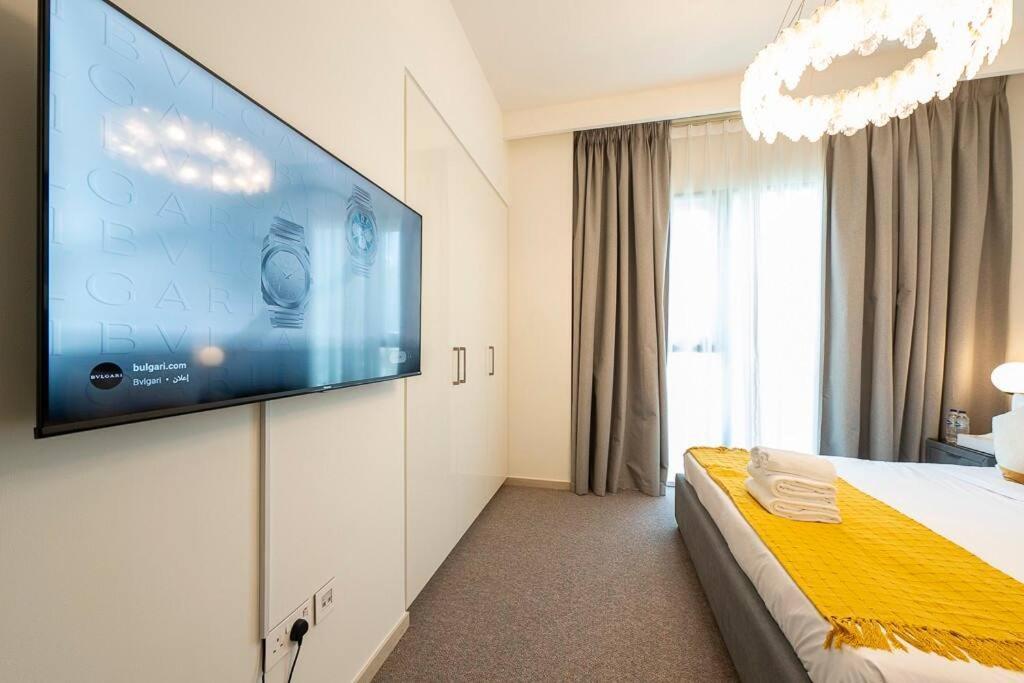 3 Bedroom Luxury Living Downtown Views Burj Khalifa Views Apartment