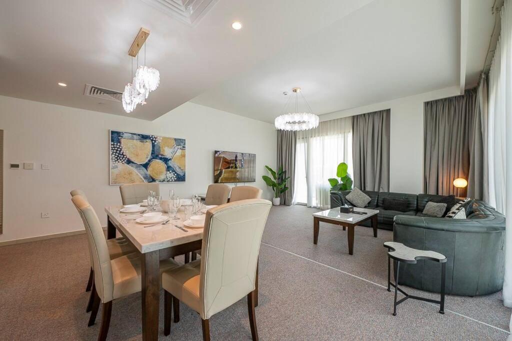 3 Bedroom Luxury Living Downtown Views Burj Khalifa Views *