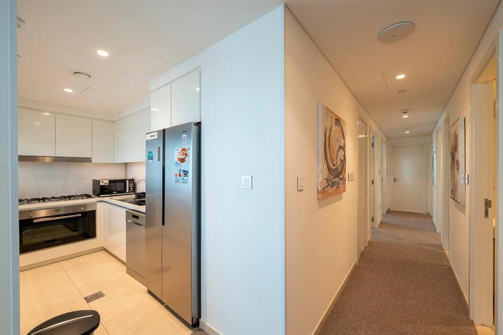Apartment 3 Bedroom Luxury Living Downtown Views Burj Khalifa Views *