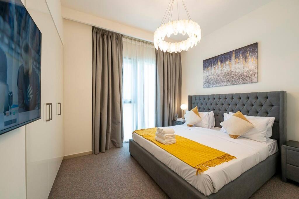 Apartment 3 Bedroom Luxury Living Downtown Views Burj Khalifa Views *