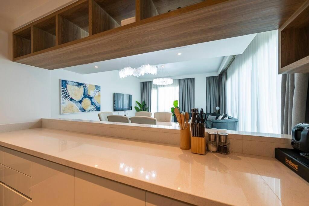 3 Bedroom Luxury Living Downtown Views Burj Khalifa Views