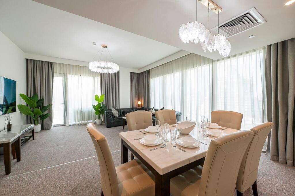 Apartment 3 Bedroom Luxury Living Downtown Views Burj Khalifa Views