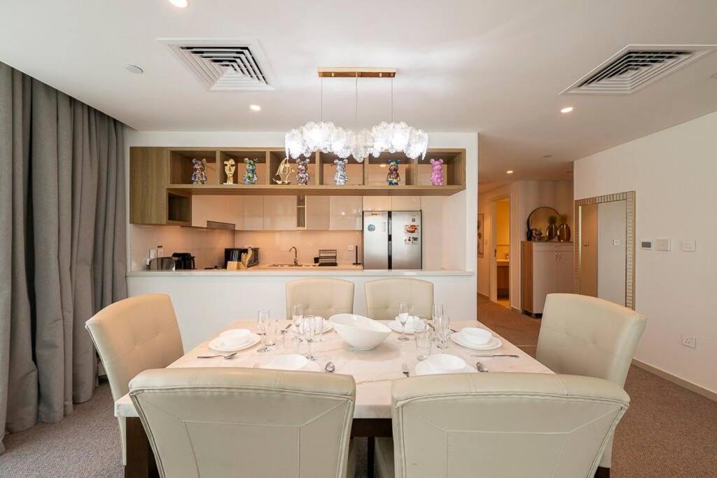 3 Bedroom Luxury Living Downtown Views Burj Khalifa Views Apartment *