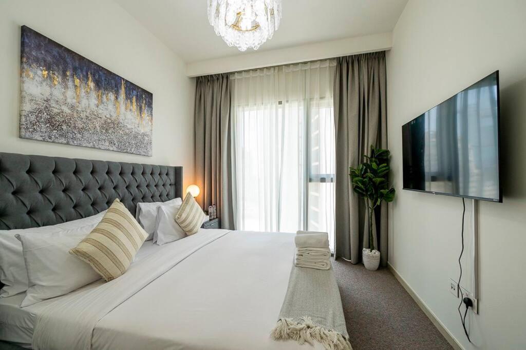 Apartment 3 Bedroom Luxury Living Downtown Views Burj Khalifa Views *