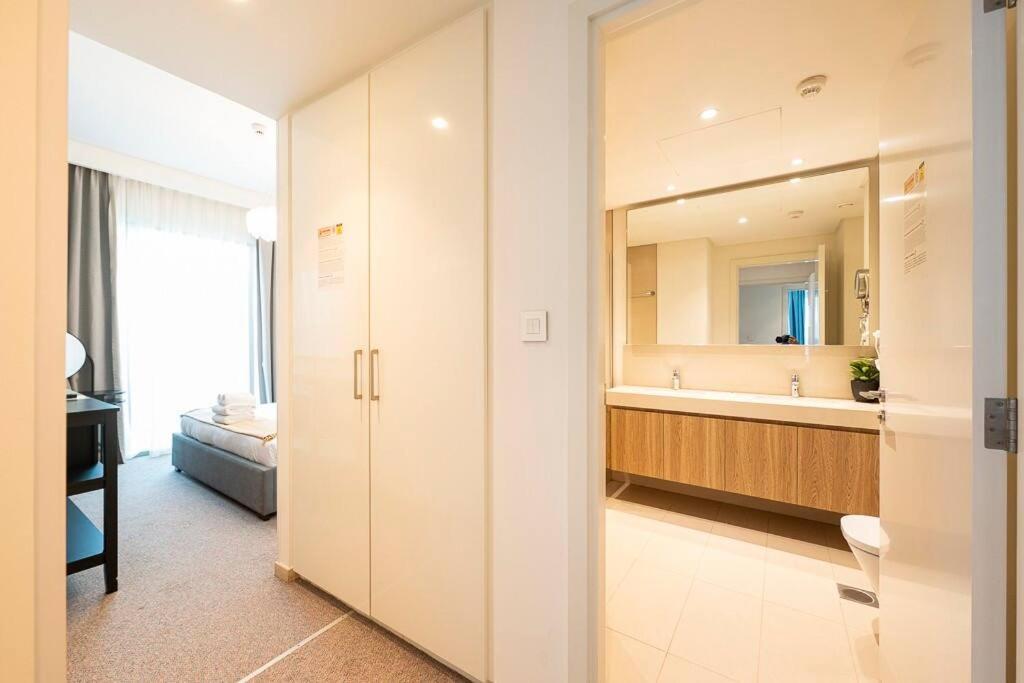 3 Bedroom Luxury Living Downtown Views Burj Khalifa Views Apartment Dubai