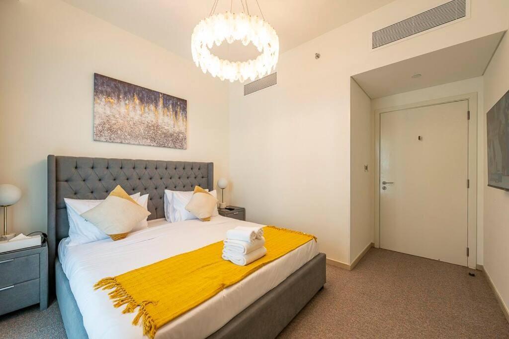 3 Bedroom Luxury Living Downtown Views Burj Khalifa Views *